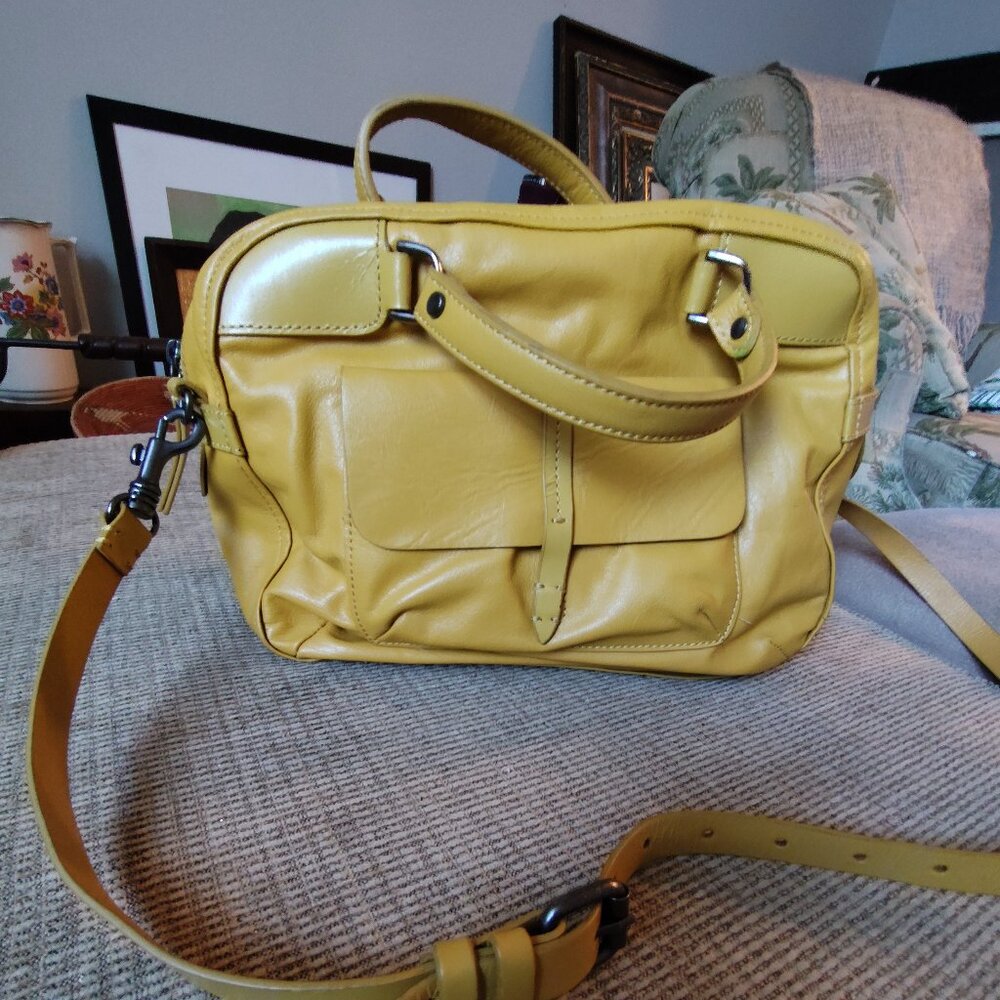 EUC KELSI DAGGER LEATHER CONVERTIBLE SATCHEL